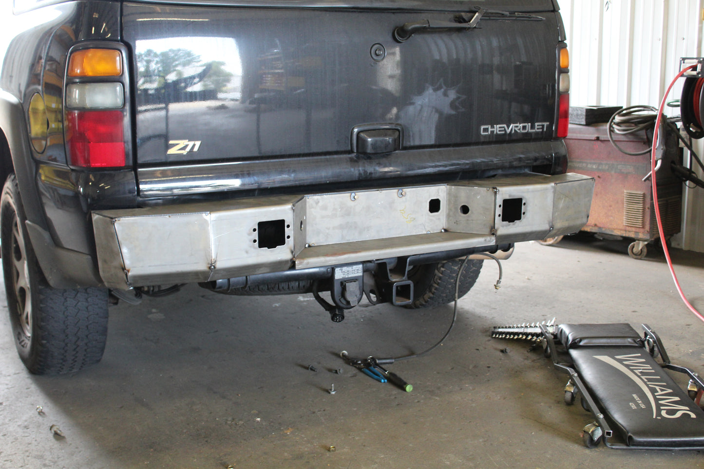 Chevrolet Suburban 1500 2000-2006 Rear Bumper